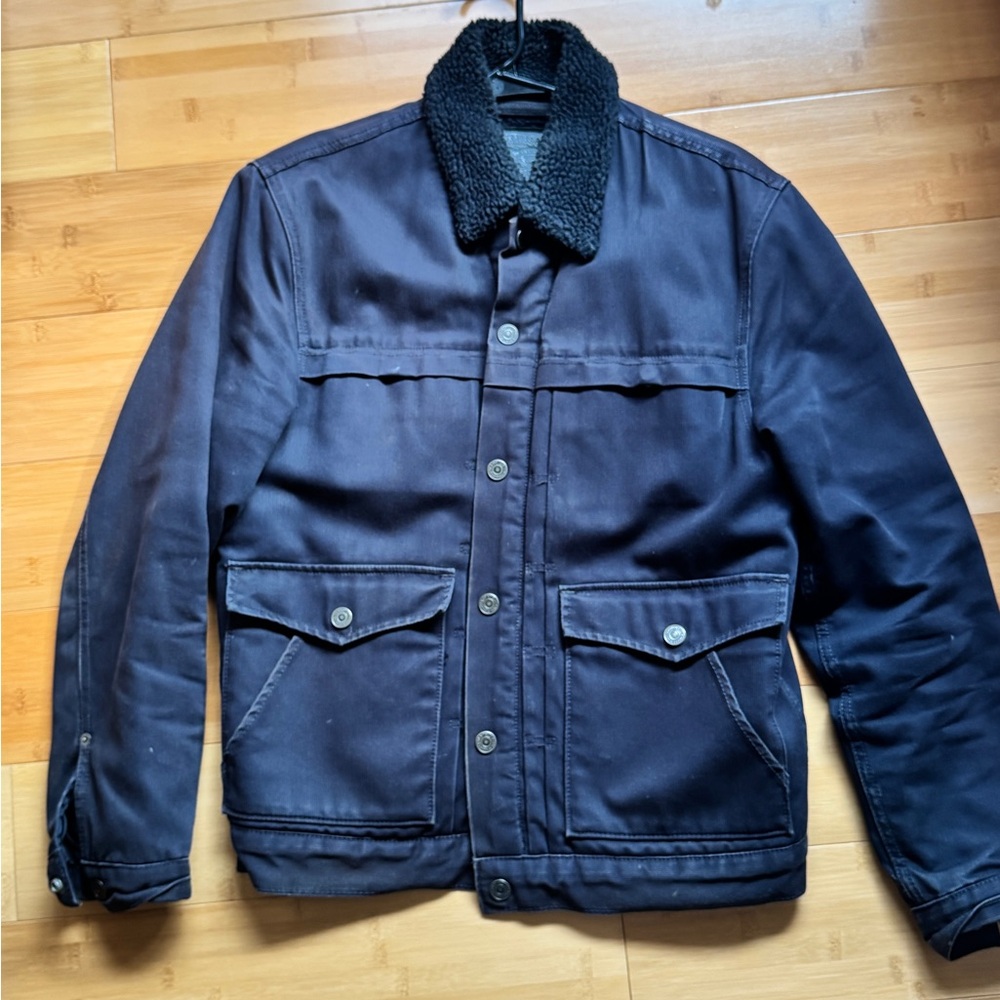 Levi's Black Trucker Sherpa-Lined Jacket

#Levis #truckerjacket #jeanjacket
